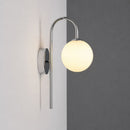arandela, arandela de parede, arandela interna, arandela para ambiente interno, arandela moderna, arandela minimalista, arandela contemporânea, arandela clássica moderna, arandela clássico contemporânea, arandela elegante, arandela sofisticada, arandela de luxo, arandela prata, arandela prata cromado, arandela cromada, arandela cromado, arandela prata moderna, arandela cromada moderna, arandela metal cromado, arandela acabamento cromado, arandela espelhada, arandela com globo, arandela globo, arandela globo