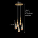 pendente gota de agua dourado, lustre pendente luxo moderno, pendente cozinha moderno dourado, lustre para mesa de jantar moderno, pendente para bancada cozinha, luminaria gota elegante, pendente minimalista dourado LED, lustre moderno sala jantar, pendente multiplo moderno, iluminacao decorativa sofisticada, lustre LED dourado moderno, pendente luxo LEDZ, luminaria suspensa moderna dourada, pendente design contemporaneo, lustre elegante moderno