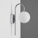 arandela, arandela de parede, arandela interna, arandela para ambiente interno, arandela moderna, arandela minimalista, arandela contemporânea, arandela clássica moderna, arandela clássico contemporânea, arandela elegante, arandela sofisticada, arandela de luxo, arandela prata, arandela prata cromado, arandela cromada, arandela cromado, arandela prata moderna, arandela cromada moderna, arandela metal cromado, arandela acabamento cromado, arandela espelhada, arandela com globo, arandela globo, arandela globo