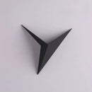 arandela moderna, arandela minimalista, arandela triangular, arandela geométrica, arandela de parede moderna, arandela LED, arandela LED integrada, arandela decorativa, arandela para sala, arandela para quarto, arandela para corredor, arandela para hall de entrada, arandela para painel de TV, arandela para cabeceira de cama, arandela preta, arandela branca, arandela dourada, arandela contemporânea, arandela estilo nórdico, arandela escandinava, iluminação de parede, iluminação decorativa, luminária de pared