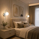 arandela, arandela de parede, arandela interna, arandela para ambiente interno, arandela moderna, arandela minimalista, arandela contemporânea, arandela clássica moderna, arandela clássico contemporânea, arandela elegante, arandela sofisticada, arandela de luxo, arandela prata, arandela prata cromado, arandela cromada, arandela cromado, arandela prata moderna, arandela cromada moderna, arandela metal cromado, arandela acabamento cromado, arandela espelhada, arandela com globo, arandela globo, arandela globo
