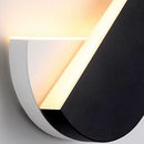 arandela de parede, arandela de parede interna, arandela minimalista, arandela moderna, arandela rotacionável, arandela 360 graus, arandela giratória, arandela circular, arandela meia lua, arandela LED, arandela LED integrada, arandela de parede LED, arandela preta, arandela efeito madeira, arandela amadeirada, arandela decorativa, arandela iluminação indireta, arandela para quarto, arandela para cabeceira, arandela para sala, arandela para corredor, arandela para hall de entrada, arandela para sala de esta