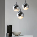 lustre pendente luxo, pendente minimalista moderno, lustre dourado espelhado, pendente rose gold, pendente prata cromado, luminária globo moderna, pendente sofisticado teto, lustre moderno LEDZ, iluminação premium decoração, pendente para mesa jantar luxo, lustre minimalista elegante, luminária teto moderna, pendente decorativo moderno, lustre globo metálico, iluminação sofisticada moderna