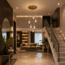 lustre para pé direito duplo, pendente para pé direito duplo, lustre pingo, pendente pingo, lustre de luxo, lustre moderno para escada, lustre para escadaria, lustre para hall de entrada, lustre para sala com pé direito duplo, pendente para escada, lustre cascata, pendente cascata, lustre dourado moderno, lustre preto moderno, lustre LED moderno, lustre alto padrão, lustre contemporâneo, lustre decorativo de luxo, iluminação para pé direito duplo, lustre para mezanino, lustre para recepção, lustre para resi