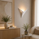 arandela moderna, arandela minimalista, arandela triangular, arandela geométrica, arandela de parede moderna, arandela LED, arandela LED integrada, arandela decorativa, arandela para sala, arandela para quarto, arandela para corredor, arandela para hall de entrada, arandela para painel de TV, arandela para cabeceira de cama, arandela preta, arandela branca, arandela dourada, arandela contemporânea, arandela estilo nórdico, arandela escandinava, iluminação de parede, iluminação decorativa, luminária de pared