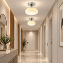 lustre plafon, plafon de teto, plafon de vidro, lustre plafon de vidro, plafon escandinavo, plafon estilo escandinavo, plafon moderno, plafon minimalista, plafon de teto moderno, plafon com cúpula de vidro, plafon vidro creme, plafon vidro bege, plafon dourado escovado, plafon prata cromado, plafon cromado, plafon dourado, plafon 20cm, plafon pequeno, plafon compacto, plafon sobrepor, plafon soquete E27, plafon lâmpada E27, lustre de teto E27, plafon com lâmpada substituível, plafon para corredor, plafon pa
