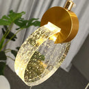 pendente prisma ledz, lustre pendente luxo dourado, pendente cristal bolhas luz, luminaria pendente pequena moderna, pendente cabeceira quarto moderno, iluminação decorativa sofisticada, pendente efeito luz estrelas, lustre pequeno dourado moderno, pendente para composição teto, luminaria luxo acrilico led, pendente com arandela combinação, iluminação moderna LEDZ