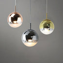 lustre pendente luxo, pendente minimalista moderno, lustre dourado espelhado, pendente rose gold, pendente prata cromado, luminária globo moderna, pendente sofisticado teto, lustre moderno LEDZ, iluminação premium decoração, pendente para mesa jantar luxo, lustre minimalista elegante, luminária teto moderna, pendente decorativo moderno, lustre globo metálico, iluminação sofisticada moderna