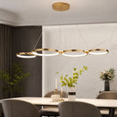 lustre pendente moderno, pendente orgânico, lustre orgânico moderno, pendente linear moderno, lustre linear para mesa de jantar, pendente para mesa de jantar, lustre minimalista, pendente minimalista, lustre dourado moderno, lustre preto moderno, lustre prata cromado, pendente dourado premium, lustre para sala de jantar moderna, iluminação para mesa de jantar, pendente para bancada gourmet, lustre LED moderno, lustre contemporâneo, pendente decorativo moderno, lustre de anéis LED, pendente com anéis ilumina