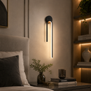 arandela minimalista, arandela moderna, arandela de parede, arandela LED, arandela decorativa, arandela nórdica, arandela escandinava, arandela para quarto, arandela para cabeceira, arandela para sala, arandela para corredor, arandela para lavabo, arandela para painel de TV, arandela vertical, arandela preta, arandela dourada, arandela dourado fosco, arandela ocre, arandela contemporânea, luminária de parede LED, luminária minimalista, luminária decorativa, iluminação indireta, iluminação de parede, ilumina