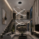 lustre para pé direito duplo, lustre moderno grande, lustre anéis LED, lustre espiral moderno, lustre contemporâneo luxo, lustre monumental moderno, lustre para escada, lustre para hall de entrada, lustre pé direito alto, lustre LED moderno, lustre minimalista luxo, lustre dourado moderno, lustre preto moderno, lustre sofisticado contemporâneo, lustre decorativo premium, lustre de luxo LED, lustre moderno para sala, lustre pendente monumental, lustre grande elegante, lustre escultural contemporâneo, lustre 