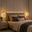 pendente prisma ledz, lustre pendente luxo dourado, pendente cristal bolhas luz, luminaria pendente pequena moderna, pendente cabeceira quarto moderno, iluminação decorativa sofisticada, pendente efeito luz estrelas, lustre pequeno dourado moderno, pendente para composição teto, luminaria luxo acrilico led, pendente com arandela combinação, iluminação moderna LEDZ
