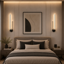 arandela minimalista, arandela moderna, arandela de parede, arandela LED, arandela decorativa, arandela nórdica, arandela escandinava, arandela para quarto, arandela para cabeceira, arandela para sala, arandela para corredor, arandela para lavabo, arandela para painel de TV, arandela vertical, arandela preta, arandela dourada, arandela dourado fosco, arandela ocre, arandela contemporânea, luminária de parede LED, luminária minimalista, luminária decorativa, iluminação indireta, iluminação de parede, ilumina