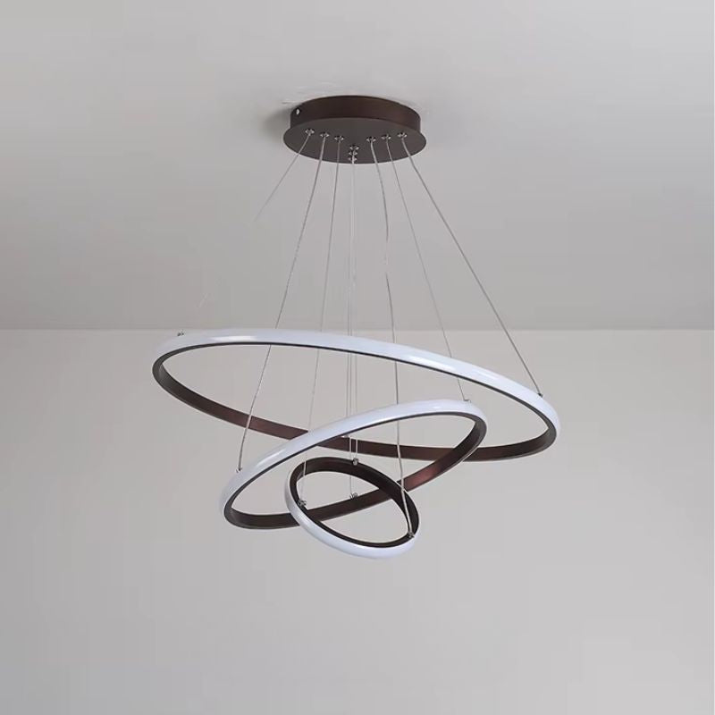 Pendente para Sala,
Pendente Moderno,
Lustre para Sala,
lustre moderno,
lustre led,
Lustre Dimerizável,
Lustre de Teto,
Lustre,
Luminária Pendente,
luminarias para quarto,
luminaria moderna,
luminaria de teto,
Pendente Circular Triplo,
Pendente anéis,
Pendente 3 anéis,
Pendente 3 Círculos,
Pendente 4 Círculos,
Pendente Círculos
