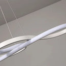 lustre pendente orgânico, pendente minimalista moderno, lustre design orgânico, pendente moderno LED, lustre minimalista sala jantar, pendente curvo moderno, luminária pendente contemporânea, lustre minimalista LEDZ, pendente moderno para mesa de jantar, lustre orgânico contemporâneo, iluminação moderna minimalista, pendente LED moderno, lustre design fluido, luminária pendente elegante, pendente moderno decoração