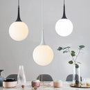 pendente globo branco moderno, lustre pendente minimalista, luminaria pendente cozinha moderna, pendente bola vidro branco, pendente preto branco moderno, iluminação pendente escandinava, pendente mesa jantar moderno, lustre minimalista moderno, pendente LEDZ zarya, pendente decorativo moderno