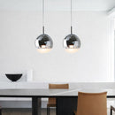 lustre pendente luxo, pendente minimalista moderno, lustre dourado espelhado, pendente rose gold, pendente prata cromado, luminária globo moderna, pendente sofisticado teto, lustre moderno LEDZ, iluminação premium decoração, pendente para mesa jantar luxo, lustre minimalista elegante, luminária teto moderna, pendente decorativo moderno, lustre globo metálico, iluminação sofisticada moderna