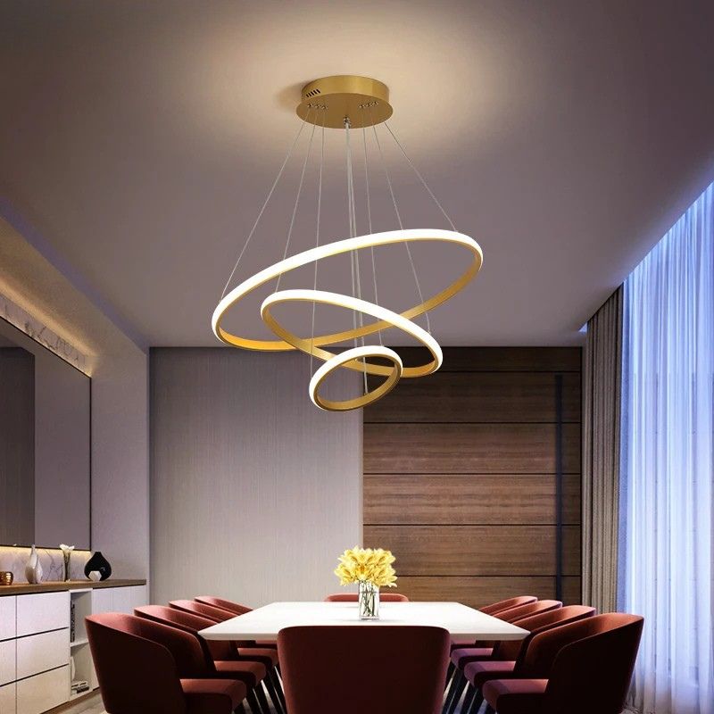Pendente para Sala,
Pendente Moderno,
Lustre para Sala,
lustre moderno,
lustre led,
Lustre Dimerizável,
Lustre de Teto,
Lustre,
Luminária Pendente,
luminarias para quarto,
luminaria moderna,
luminaria de teto,
Pendente Circular Triplo,
Pendente anéis,
Pendente 3 anéis,
Pendente 3 Círculos,
Pendente 4 Círculos,
Pendente Círculos