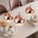 lustre pendente luxo, pendente minimalista moderno, lustre dourado espelhado, pendente rose gold, pendente prata cromado, luminária globo moderna, pendente sofisticado teto, lustre moderno LEDZ, iluminação premium decoração, pendente para mesa jantar luxo, lustre minimalista elegante, luminária teto moderna, pendente decorativo moderno, lustre globo metálico, iluminação sofisticada moderna