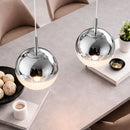 lustre pendente luxo, pendente minimalista moderno, lustre dourado espelhado, pendente rose gold, pendente prata cromado, luminária globo moderna, pendente sofisticado teto, lustre moderno LEDZ, iluminação premium decoração, pendente para mesa jantar luxo, lustre minimalista elegante, luminária teto moderna, pendente decorativo moderno, lustre globo metálico, iluminação sofisticada moderna