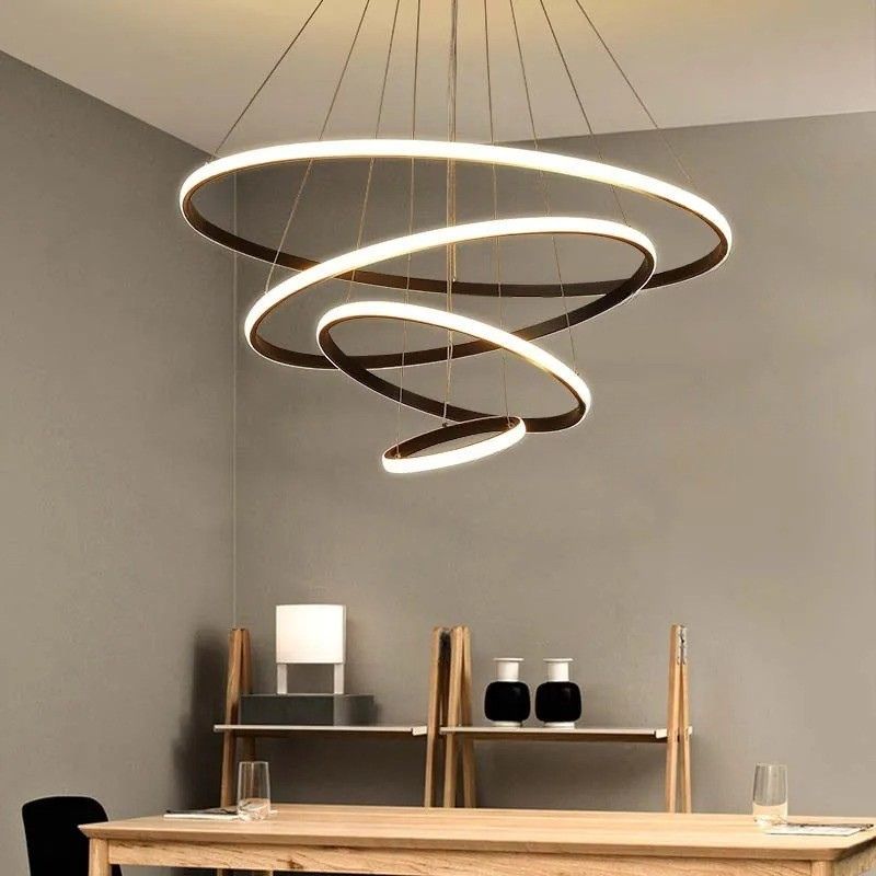 Pendente para Sala,
Pendente Moderno,
Lustre para Sala,
lustre moderno,
lustre led,
Lustre Dimerizável,
Lustre de Teto,
Lustre,
Luminária Pendente,
luminarias para quarto,
luminaria moderna,
luminaria de teto,
Pendente Circular Triplo,
Pendente anéis,
Pendente 3 anéis,
Pendente 3 Círculos,
Pendente 4 Círculos,
Pendente Círculos