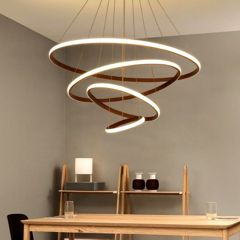 Pendente para Sala,
Pendente Moderno,
Lustre para Sala,
lustre moderno,
lustre led,
Lustre Dimerizável,
Lustre de Teto,
Lustre,
Luminária Pendente,
luminarias para quarto,
luminaria moderna,
luminaria de teto,
Pendente Circular Triplo,
Pendente anéis,
Pendente 3 anéis,
Pendente 3 Círculos,
Pendente 4 Círculos,
Pendente Círculos