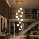 lustre para pé direito duplo, lustre globos, lustre de luxo, lustre clássico, lustre moderno, lustre para escada, lustre para hall de entrada, lustre para mezanino, lustre para sala com pé direito duplo, lustre de vidro, lustre com globos, lustre globo branco, lustre dourado, lustre prata, pendente para pé direito duplo, lustre escada moderna, lustre para residência de alto padrão, lustre para foyer, lustre para recepção, lustre para hotel, lustre para clínica, lustre para showroom, lustre com soquete E27, 
