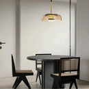 pendente italiano moderno, lustre pendente vidro fumê, pendente âmbar luxo, pendente transparente moderno, lustre design italiano, pendente meia lua vidro, pendente moderno sofisticado, iluminação gourmet moderna, pendente luxo contemporâneo, lustre pendente cozinha moderna, pendente minimalista vidro, pendente LEDZ mezza luna