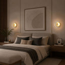 arandela italiana moderna, arandela vidro fumê, arandela âmbar luxo, arandela transparente moderna, arandela design italiano, arandela moderna sofisticada, arandela parede luxo, arandela minimalista contemporânea, iluminação indireta sofisticada, arandela moderna LEDZ, arandela quarto moderno, arandela cabeceira luxo, arandela decorativa premium