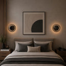 arandela italiana moderna, arandela vidro fumê, arandela âmbar luxo, arandela transparente moderna, arandela design italiano, arandela moderna sofisticada, arandela parede luxo, arandela minimalista contemporânea, iluminação indireta sofisticada, arandela moderna LEDZ, arandela quarto moderno, arandela cabeceira luxo, arandela decorativa premium