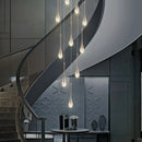 lustre para pé direito duplo, pendente para pé direito duplo, lustre pingo, pendente pingo, lustre de luxo, lustre moderno para escada, lustre para escadaria, lustre para hall de entrada, lustre para sala com pé direito duplo, pendente para escada, lustre cascata, pendente cascata, lustre dourado moderno, lustre preto moderno, lustre LED moderno, lustre alto padrão, lustre contemporâneo, lustre decorativo de luxo, iluminação para pé direito duplo, lustre para mezanino, lustre para recepção, lustre para resi