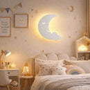 arandela infantil sem fio, luminária quarto infantil parede, luz noturna infantil decoração, arandela bebê recarregável, luminária estrela nuvem lua infantil, iluminação quarto bebê sem fio, luminária infantil parede LED, luz suave quarto criança, decoração quarto infantil iluminado, arandela temática infantil, luminária infantil LEDZ, luz noturna criança parede, luminária elefante avião infantil, arandela quarto bebê sem fio