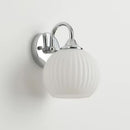 arandela de parede, arandela interna, arandela para ambiente interno, arandela moderna, arandela minimalista, arandela clássica, arandela retrô, arandela vintage, arandela com globo, arandela globo de vidro, arandela com globo branco, arandela de vidro, arandela globo branco, arandela prata, arandela prata cromado, arandela cromada, arandela cromada moderna, arandela dourada, arandela dourada moderna, arandela dourada com globo, arandela prata com globo, arandela E27, arandela com lâmpada E27, luminária E27