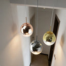 lustre pendente luxo, pendente minimalista moderno, lustre dourado espelhado, pendente rose gold, pendente prata cromado, luminária globo moderna, pendente sofisticado teto, lustre moderno LEDZ, iluminação premium decoração, pendente para mesa jantar luxo, lustre minimalista elegante, luminária teto moderna, pendente decorativo moderno, lustre globo metálico, iluminação sofisticada moderna