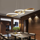 lustre pendente orgânico, pendente minimalista moderno, lustre design orgânico, pendente moderno LED, lustre minimalista sala jantar, pendente curvo moderno, luminária pendente contemporânea, lustre minimalista LEDZ, pendente moderno para mesa de jantar, lustre orgânico contemporâneo, iluminação moderna minimalista, pendente LED moderno, lustre design fluido, luminária pendente elegante, pendente moderno decoração