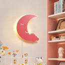 arandela infantil sem fio, luminária quarto infantil parede, luz noturna infantil decoração, arandela bebê recarregável, luminária estrela nuvem lua infantil, iluminação quarto bebê sem fio, luminária infantil parede LED, luz suave quarto criança, decoração quarto infantil iluminado, arandela temática infantil, luminária infantil LEDZ, luz noturna criança parede, luminária elefante avião infantil, arandela quarto bebê sem fio